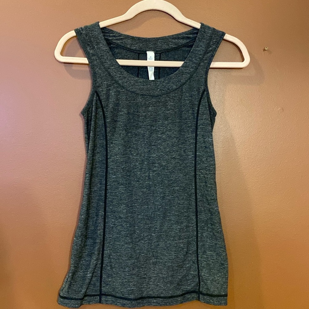 Lululemon workout top in size 4. Heathered gray with rouching detail.